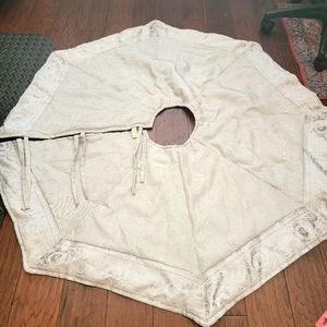 Cynthia Rowley Christmas Tree skirt silver in good condition